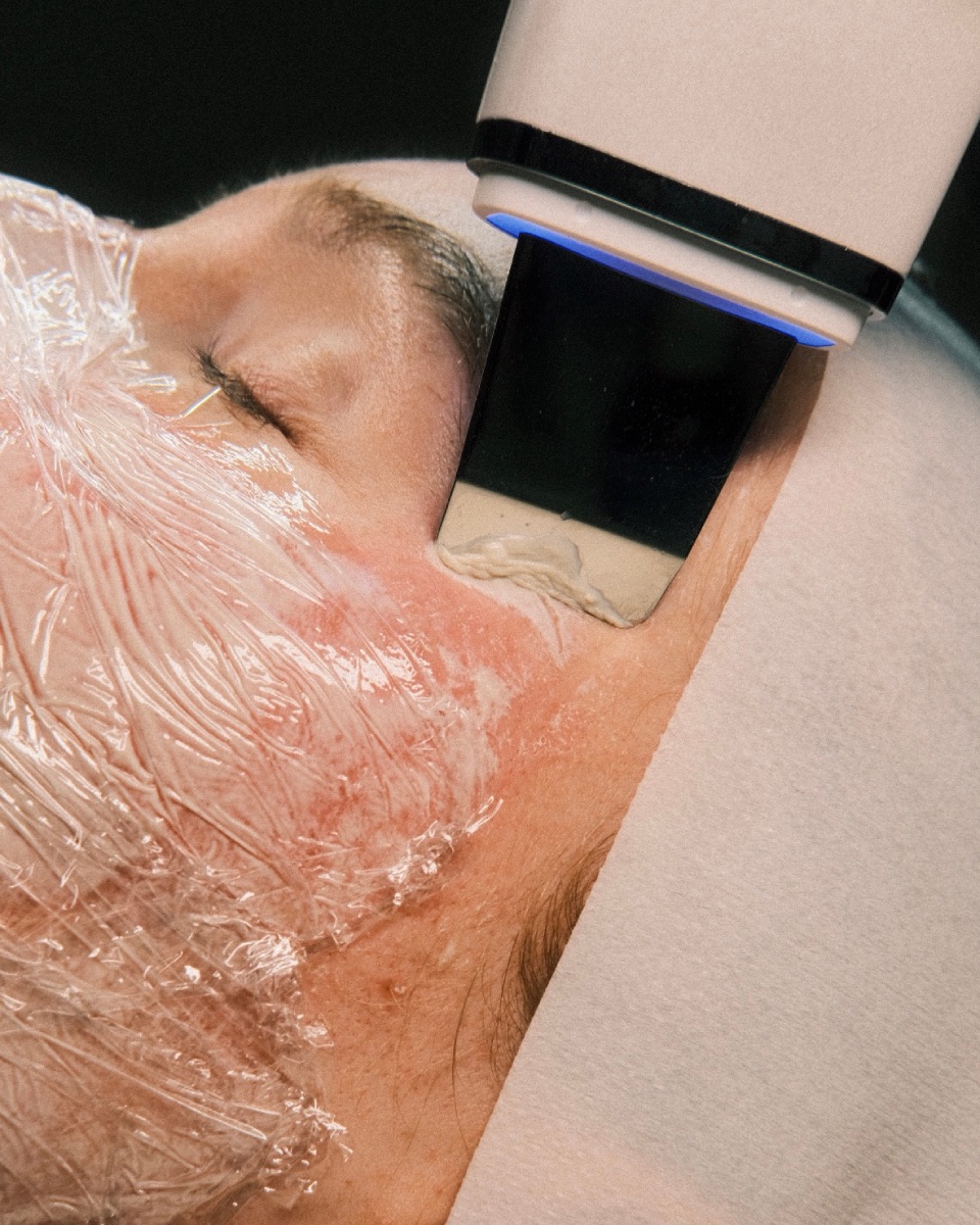 Deep pore cleansing facial for clogged pores in NoMad, Manhattan